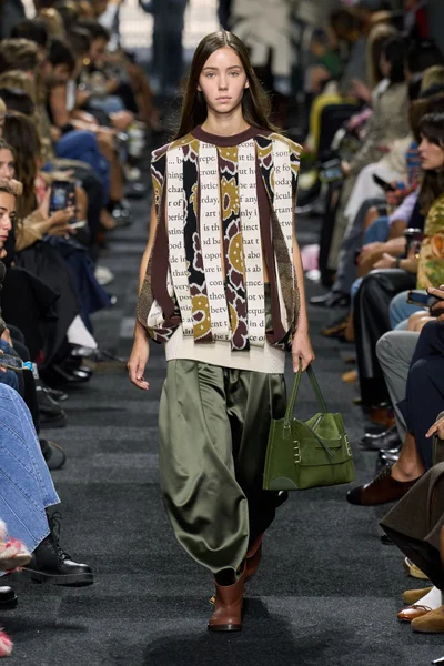 Look 28